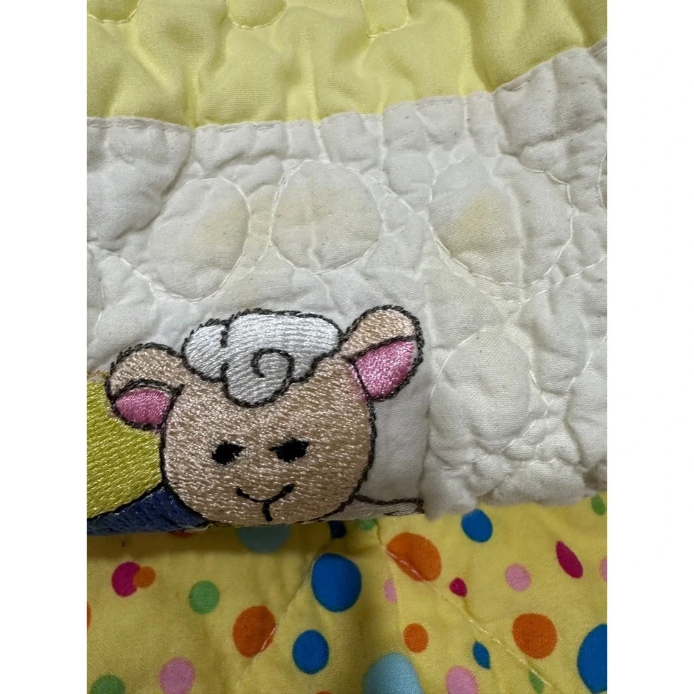 vtg handmade baby quilt with sheep‎